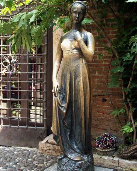 Bronzestatue der Julia