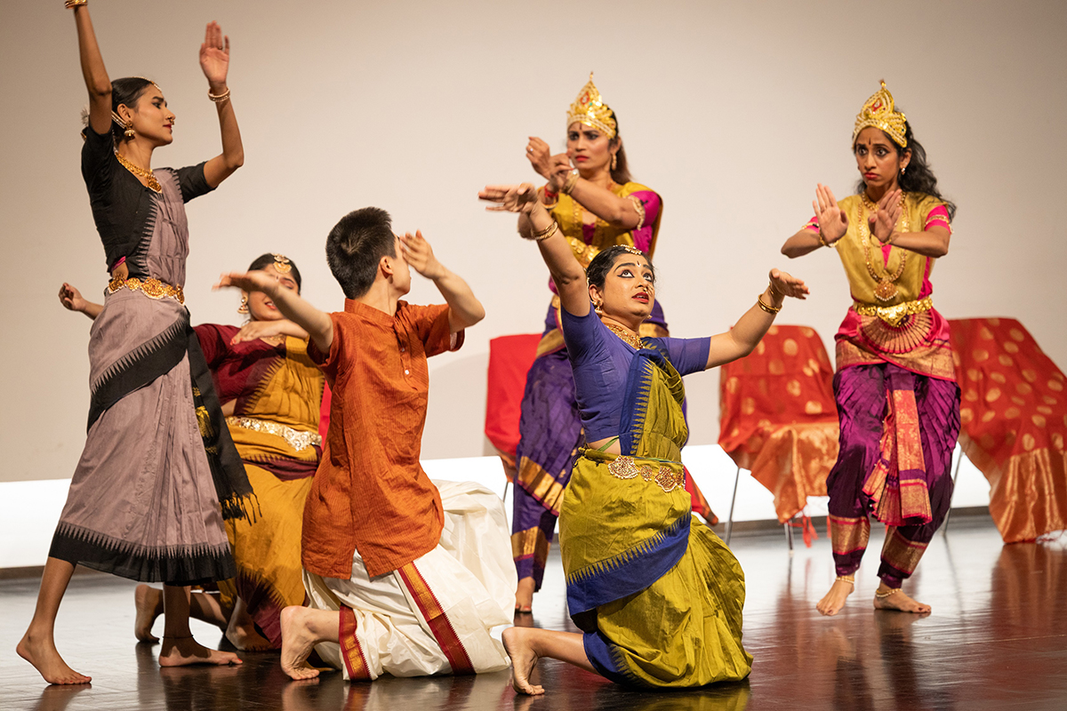 8%20Menschen%20bitten%20um%20Rettung%20vor%20der%20Flut%20kl.