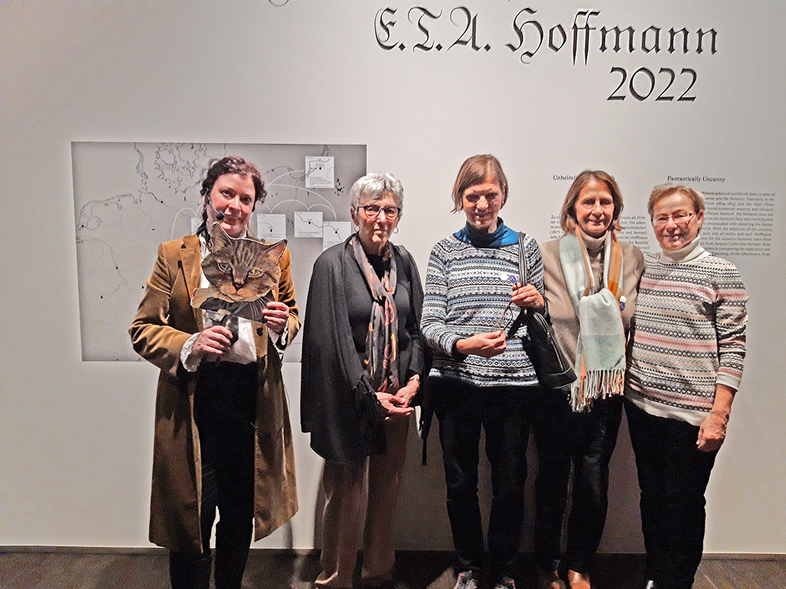 v. l.: Kate Schaaf (Kater Murr), Muriel Mirak-Weißbach. Gabriele Liebig, Martha Schauerhammer, Ulla Cicconi (Foto: Lutz Schauerhammer)